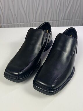 Kenneth Cole Reaction Punchual 
Black Leather Slip-On Loafers - Brand New In Box